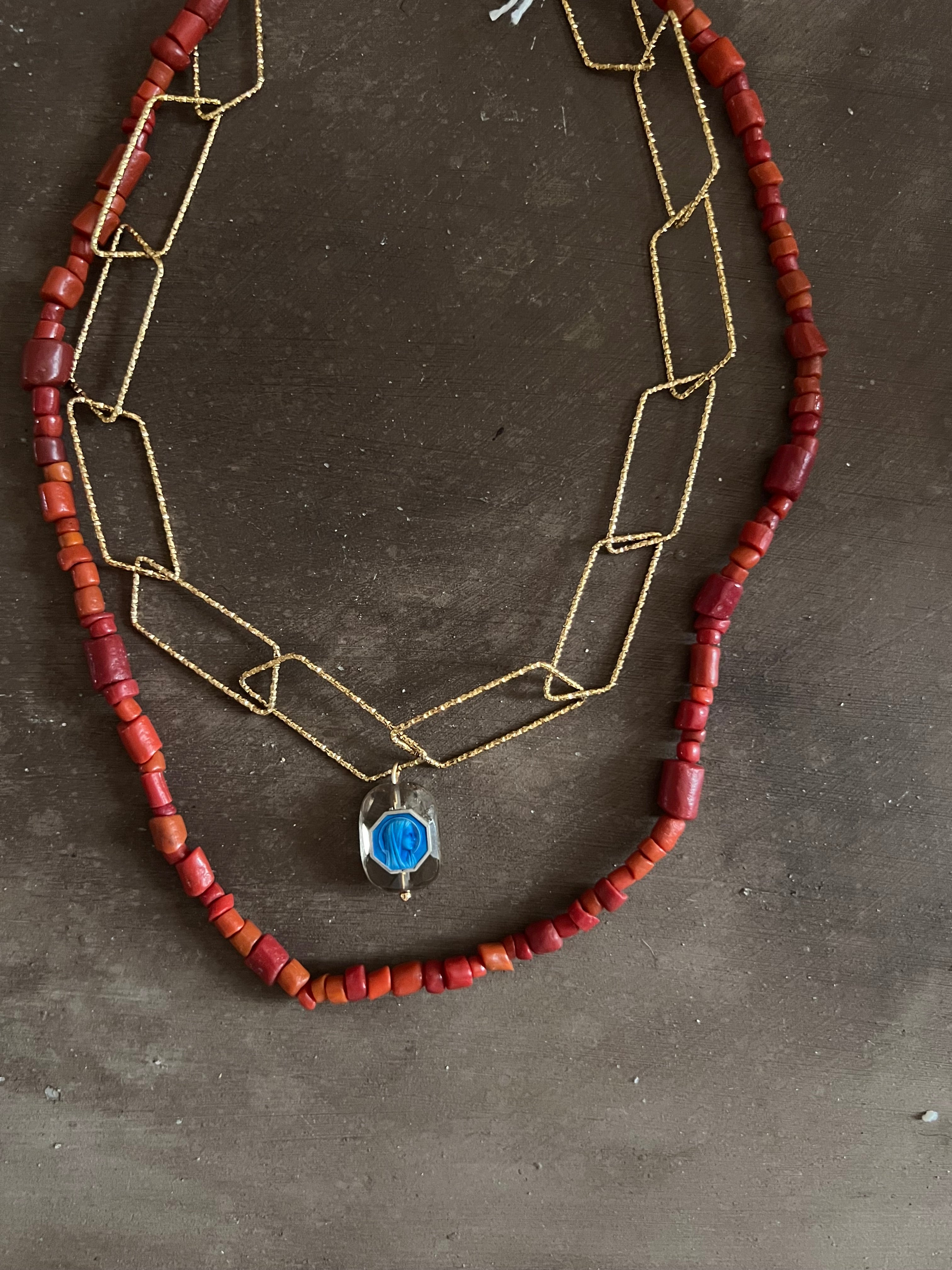 Medaglia sacra su quarzo fumo