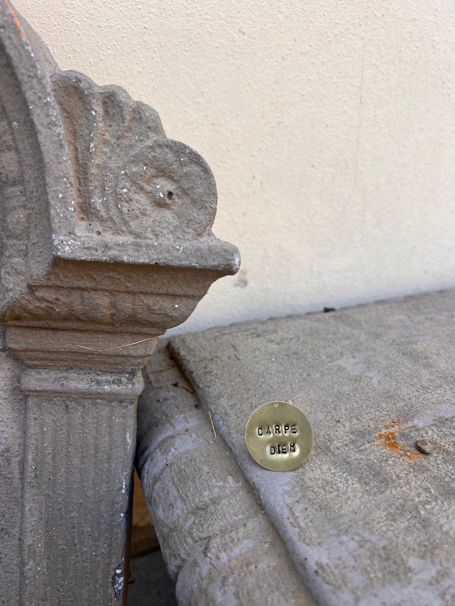 Anello medaglia incisa